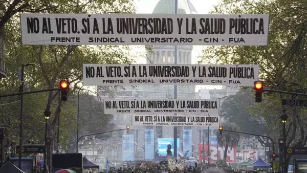 La 4° Marcha Federal Universitaria vuelve a las calles para reclamar por financiamiento y recomposición&nbsp;salarial