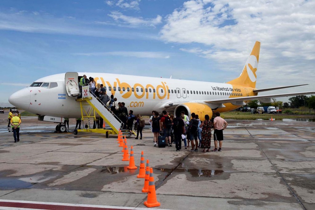 “Nunca vi un sindicato tan entongado”, denuncian más de 100 despidos en Flybondi, y la “complicidad” del&nbsp;gremio