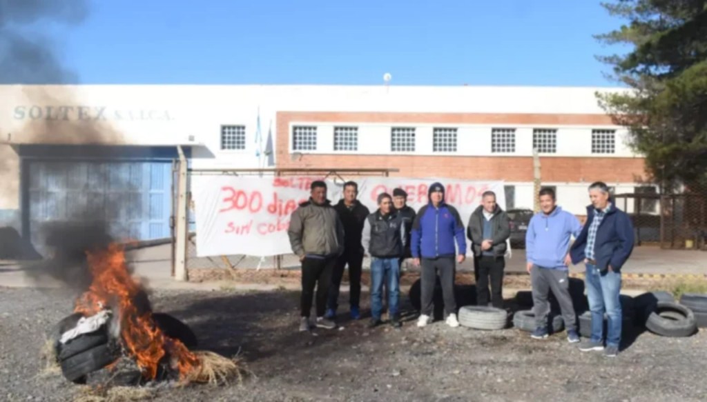 Trabajadores textiles de Soltex, más de 300 días sin cobrar, reclaman intervención de las autoridades