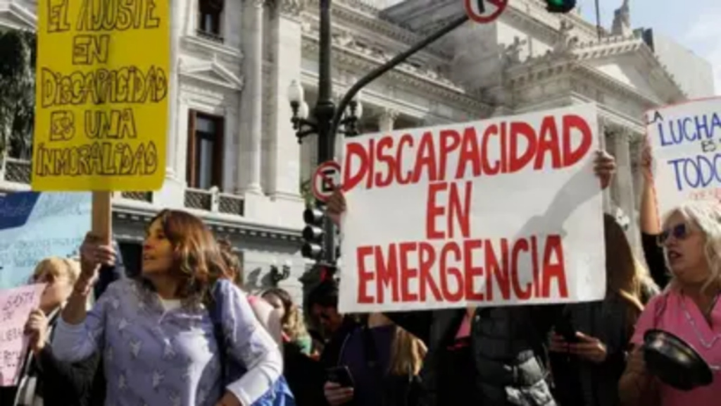 Milei eliminó la compensación por pasajes gratuitos a personas con discapacidad
