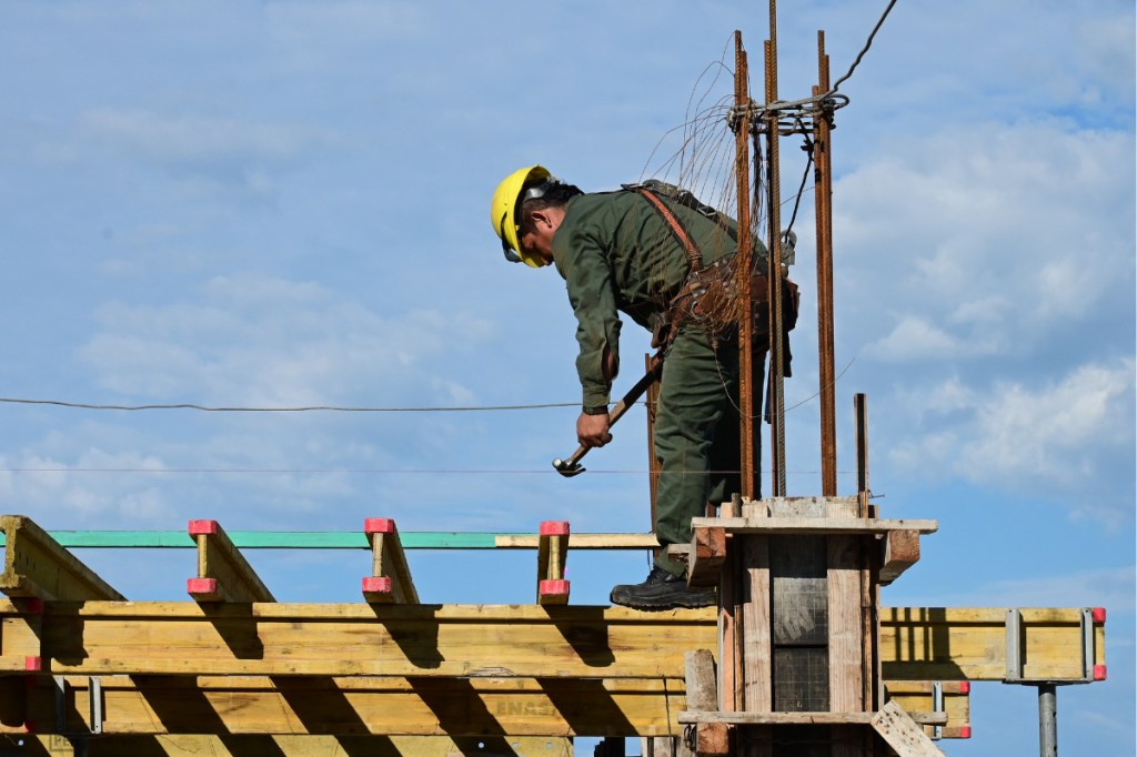 Construcción: caída del 25% y 120 mil empleos perdidos «la obra pública a niveles mínimos históricos» según&nbsp;empresarios