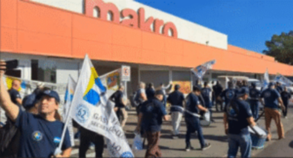 Hostigamiento de Makro para implementar «banco de horas» para no pagar horas&nbsp;extras