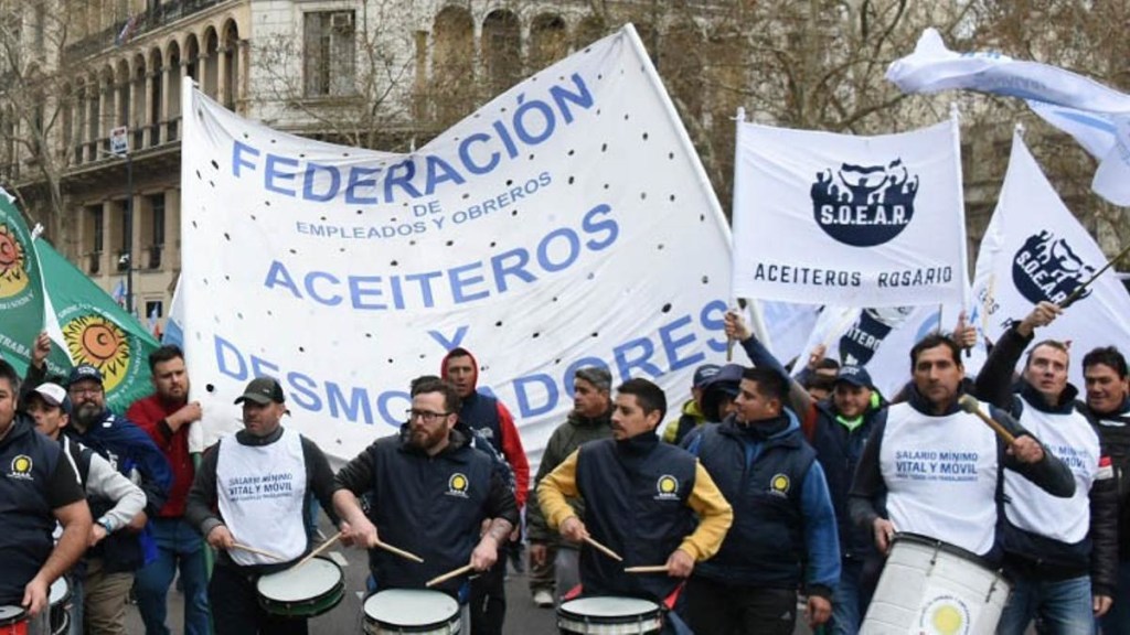 La Federación Aceitera y el SOEA San Lorenzo fijan el básico en 2,5 millones de&nbsp;pesos