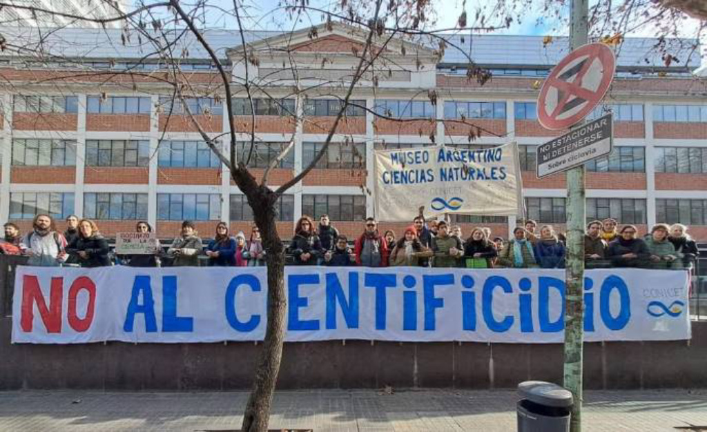 CONICET: Despidos, desfinanciamiento cientifico, desmantelamiento de Obra Social y&nbsp;represión