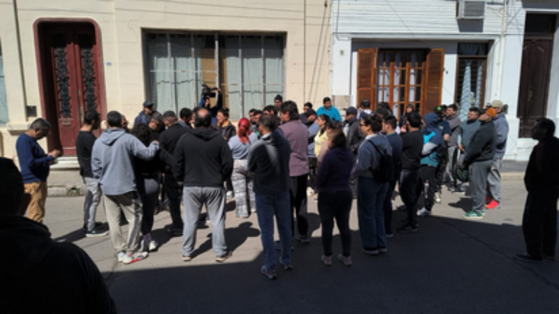 Trabajadores de Avex protestaron frente al Sindicato de la Carne en Rio Cuarto por salarios adeudados