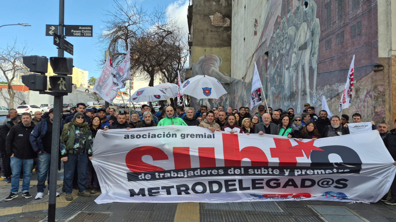 Metrodelegados se declararon en estado de alerta por descuentos salariales