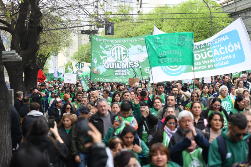ATE movilizó a la legislatura bonaerense en reclamo de salarios y pases a planta permanente