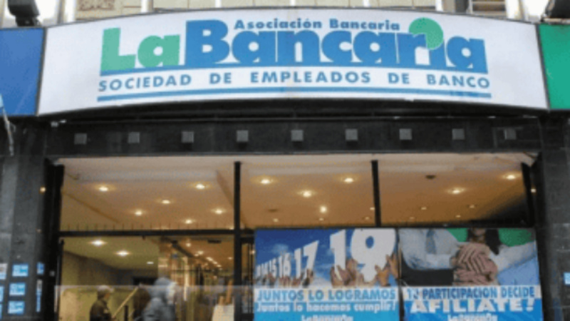 La Bancaria cerró un básico de $2,6 millones más un bono de $2,2 millones por el día del bancario