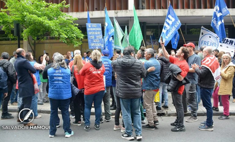 La Intersindical en Defensa del PAMI de Rosario movilizan este jueves al PAMI I